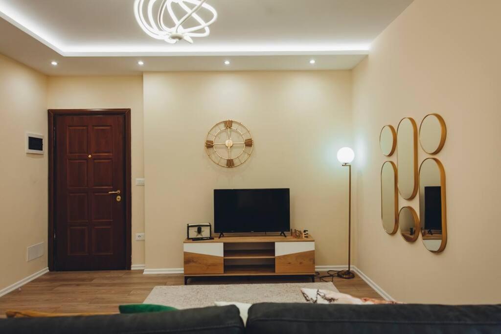 Luxury Apartment At Myslym Shyri Tiranë Eksteriør bilde