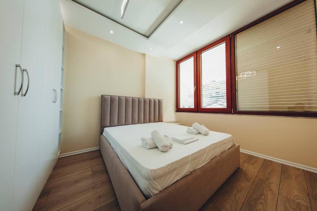 Luxury Apartment At Myslym Shyri Tiranë Eksteriør bilde