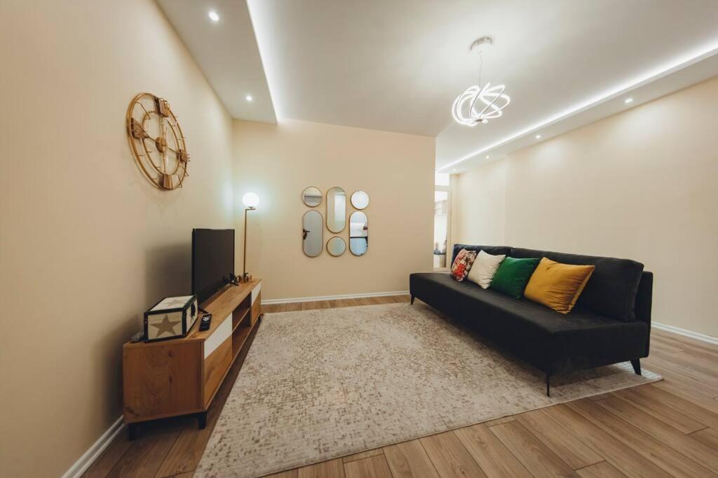 Luxury Apartment At Myslym Shyri Tiranë Eksteriør bilde