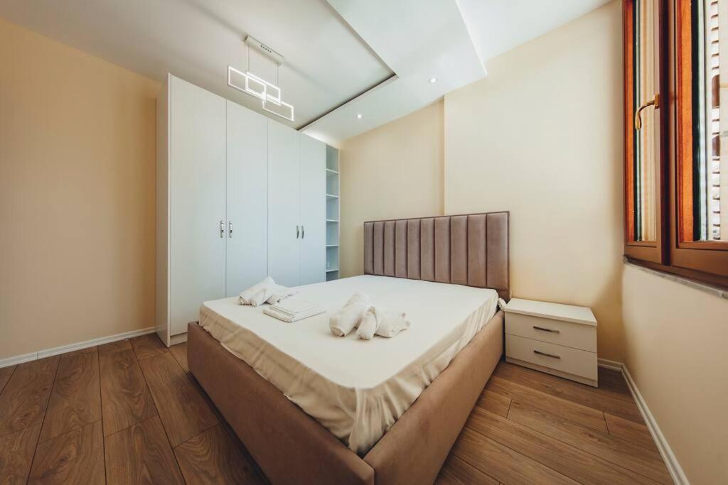 Luxury Apartment At Myslym Shyri Tiranë Eksteriør bilde